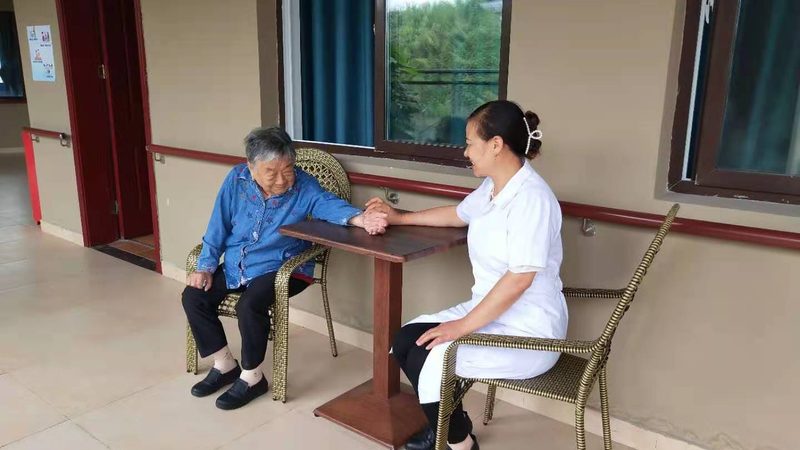 医院护工服务外包合同模板：关键要素与注意事项**