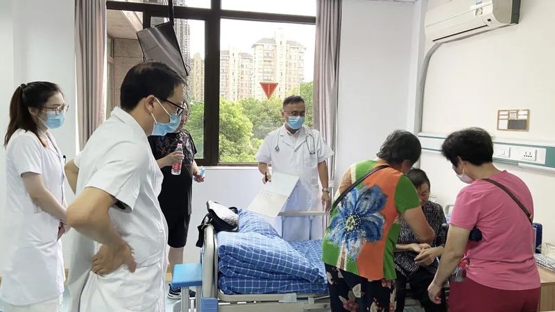 适老化改造中的安全扶手安装：高度标准揭秘**